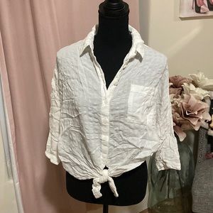 🕊 white Anthropologie shirt!